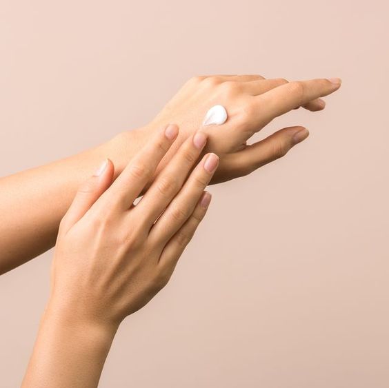 Der vollständige Leitfaden zur Handpflege: Tipps für hydratisierte, jugendliche und klare Hände